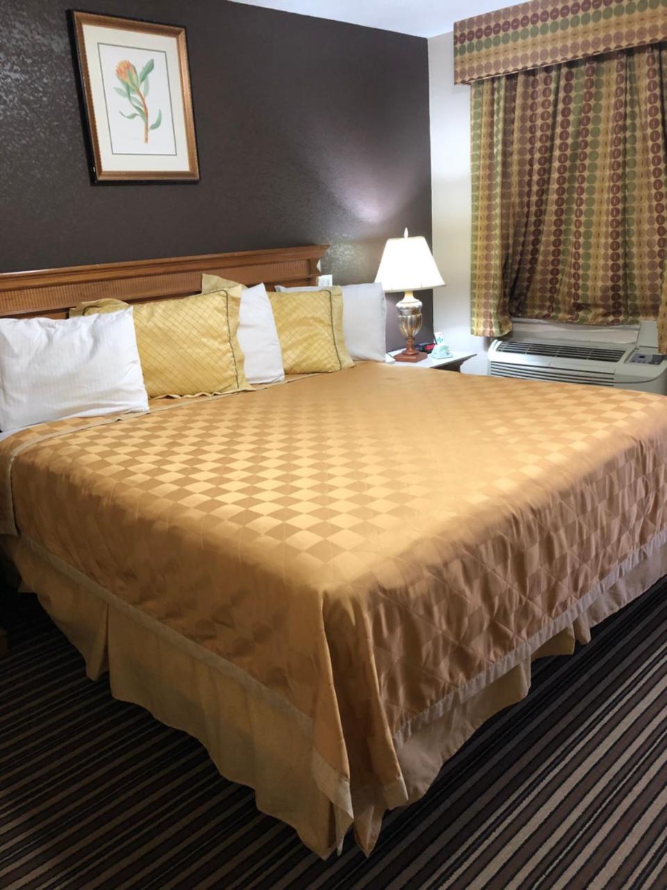 Executive Inn Snyder Экстерьер фото